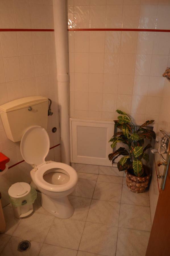Apartment In The Center Of Aigio F Eksteriør bilde
