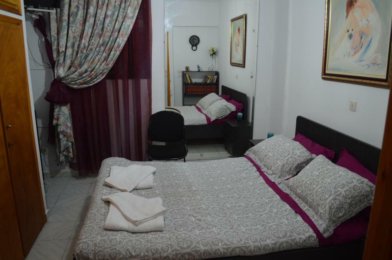Apartment In The Center Of Aigio F Eksteriør bilde