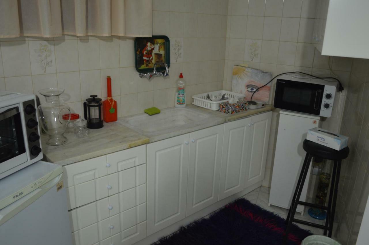 Apartment In The Center Of Aigio F Eksteriør bilde